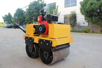 溝井邊緣、管涵、橋臺施工，“宜迅”手扶壓路機能幫到您！