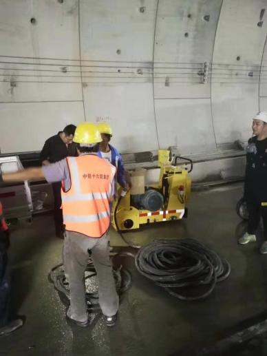 濟(jì)寧宜迅“小神豹”銑刨機(jī)在中鐵十六局隧道施工顯神威