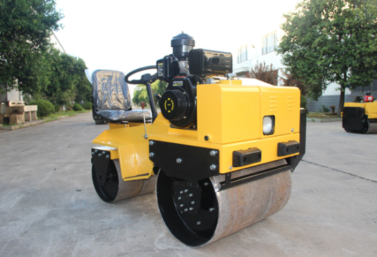 YX-70/70C座駕式雙鋼輪壓路機(jī)