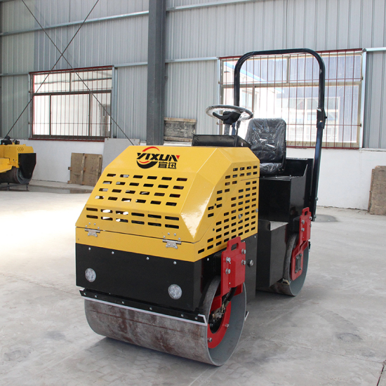 YX-1500C1.5噸全液壓座駕式壓路機(jī)