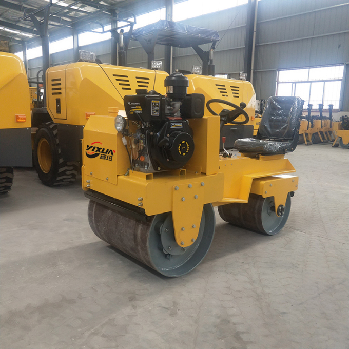 YX-X1000CF小座駕壓路機+柴油風冷