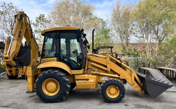 YX388T兩頭忙挖裝機(jī)