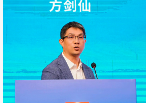 摩迅科技方剑仙出席 2025 工程起重机年会，以数字化力量助推企业出海